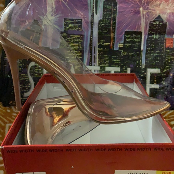 Clear Cinderella heels - Picture 3 of 5